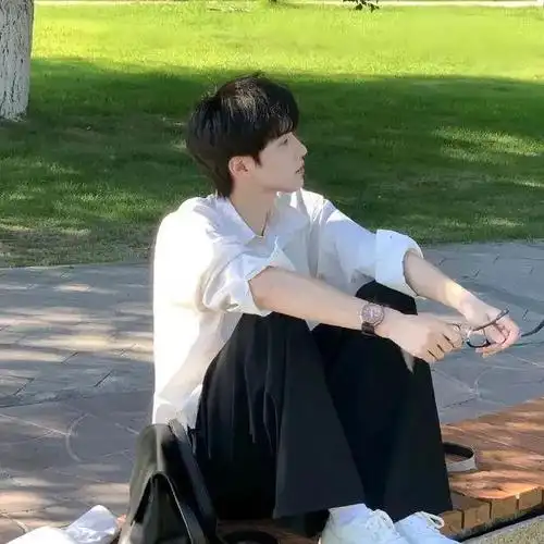 男生头像洒满了小路月光像盐一样