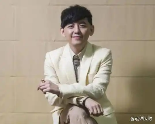 黄姓男星被曝恋童癖何炅无辜躺枪