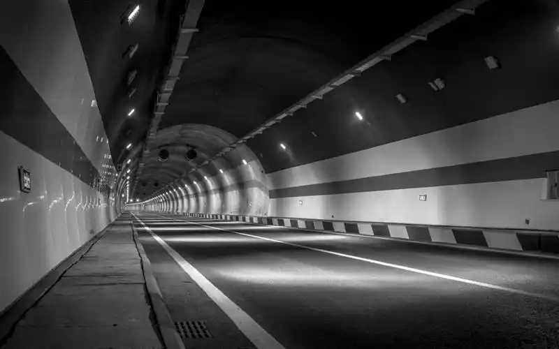 黑暗酷炫的隧道风景图片桌面壁纸