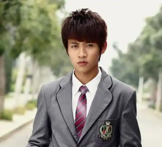 继胡歌官宣生女后,魏晨也官宣当爹了!_妻子_照片_电影