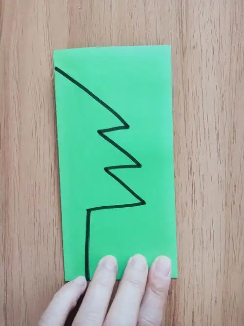 小班的剪纸小树