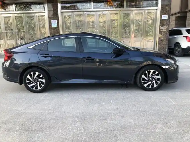 【车款车型】16款十代本田思域cvt豪华版【上牌时间】17年8月【车辆