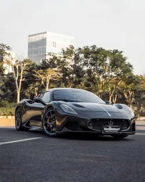 燃油跑车的终章:全碳-玛莎拉蒂 mc2090