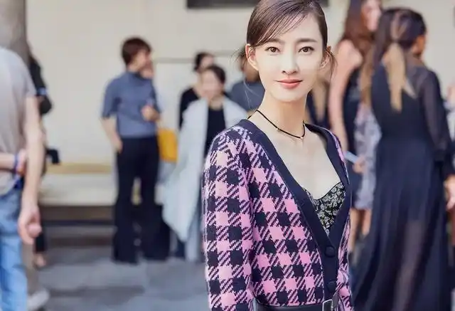 素颜女神王丽坤:演过多部经典作品,如今还在为自己的事业奋斗