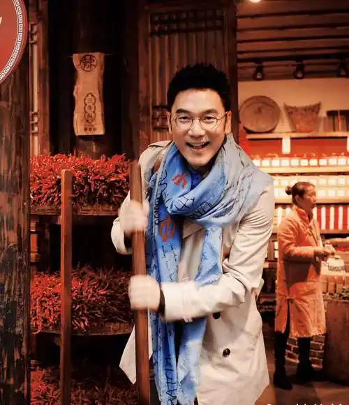 与共患难的黄琏离婚后,林依轮再婚娶模特,黄琏一直单身至今