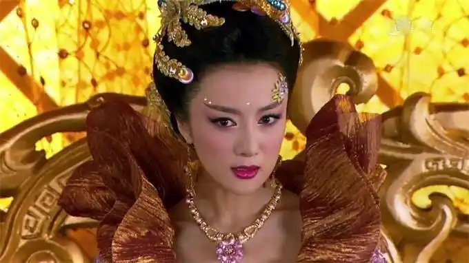 在《封神英雄榜2》中妲己换成了李依晓,其余的男女主角都没有换,但是