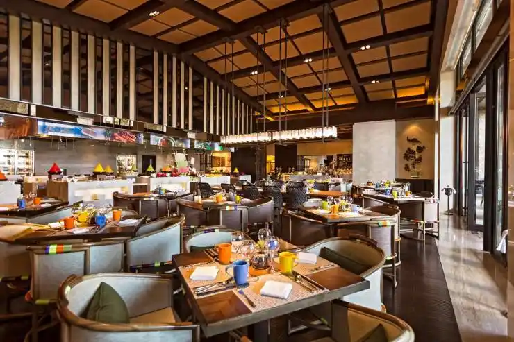 版纳精英汇爱必侬7星级酒店全力运营12年租约模式