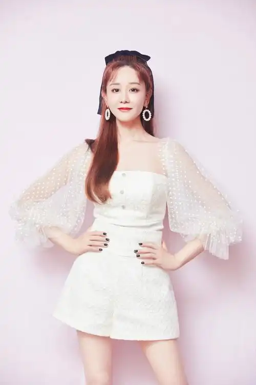 简介:海陆抹胸裙性感生日写真图片,分享一组海陆图片给大家,图中的