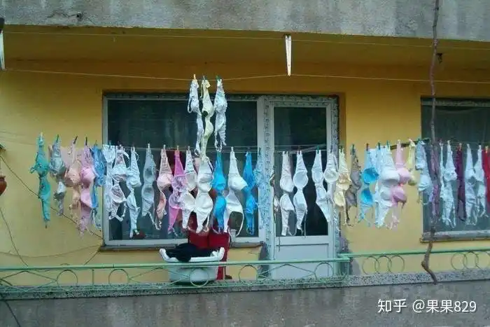 富士康打工妹透露打工经历晒出内衣盛况网友评论炸锅