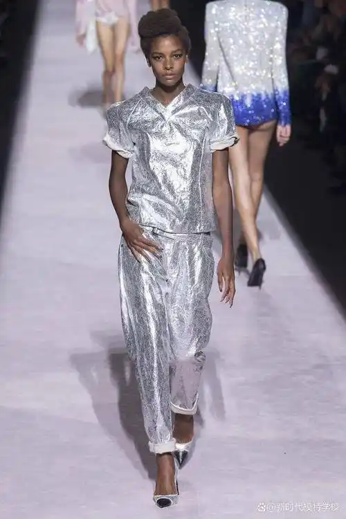 模特走秀:优雅的艺术表现_服装_方面_技巧