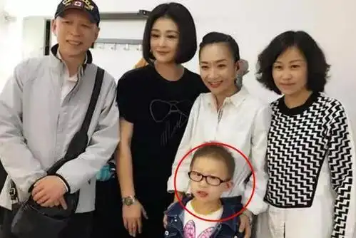 看到照片后:父女俩简直一模一样_李明和