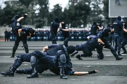 成都特警的"热辣"端午节