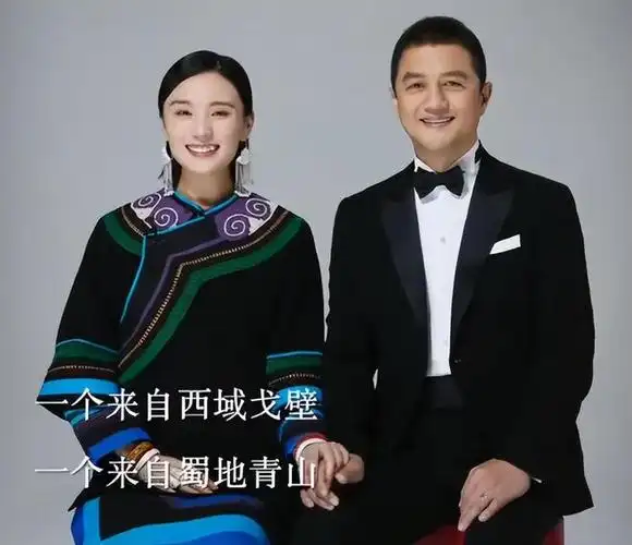 李亚鹏夫妇和周杰聚餐小19岁妻子产后仨月身材好气质不输女星