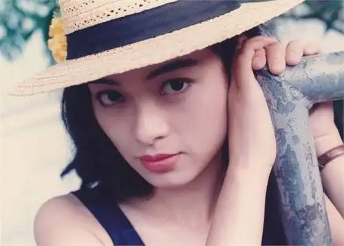 她是天龙八部最美阿朱疑因迷奸案遭雪藏如今卖保险为生2