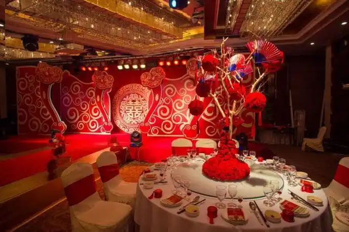 婚房如何布置 详解中式婚礼铺床四大注意