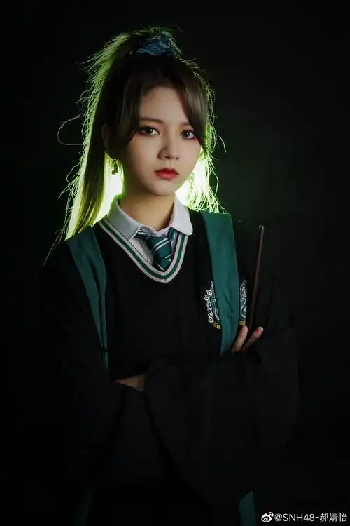 美女艺人snh48-郝婧怡迷人美照,真好看__财经头条