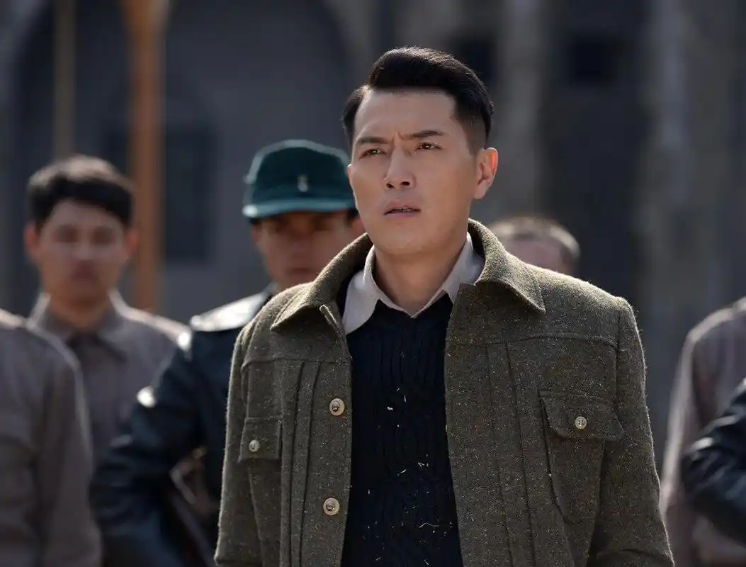 而在近几年热播的《特种兵》系列电视剧里,张进也有精彩的演出,如在