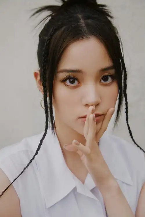 欧阳娜娜滑板小辫造型,太好看啦!今天是酷炫风娜娜_高清图集_新浪网