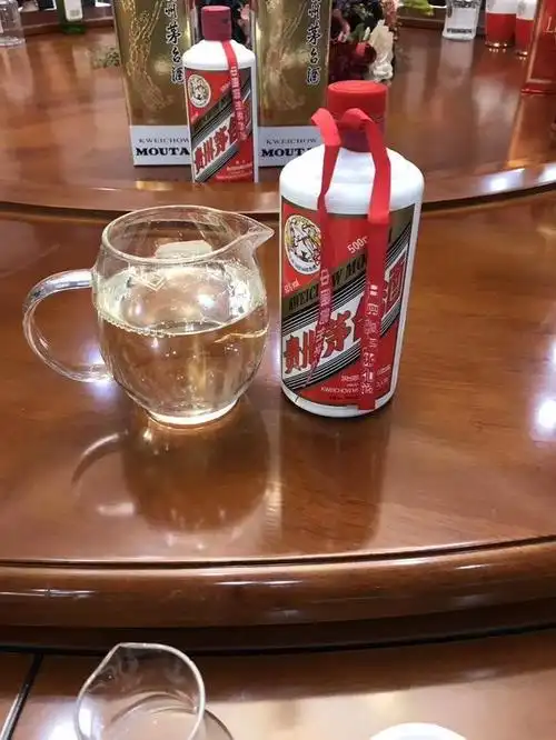 茅台酒从2000多回归到了1499:在遭受非议的路上,它得罪了谁?