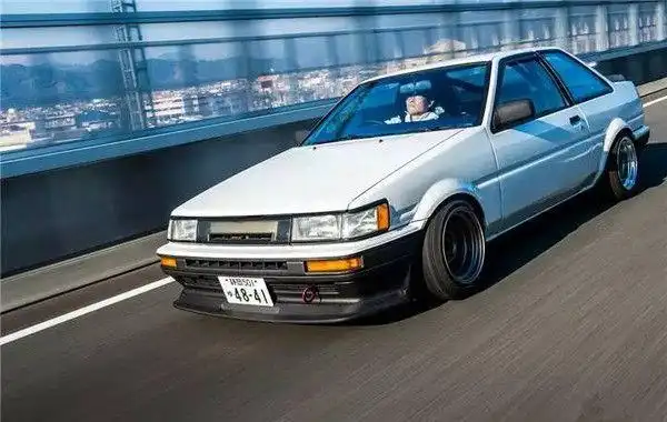 改装丰田花冠ae86levin至今拥有令人难以抗拒的魅力