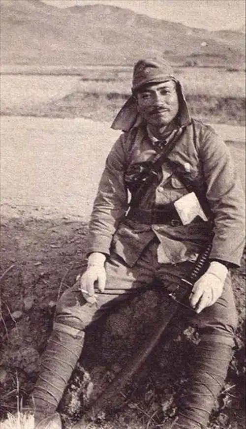 日本鬼子脑袋后面两片布是什么东东日军独有的屁帘