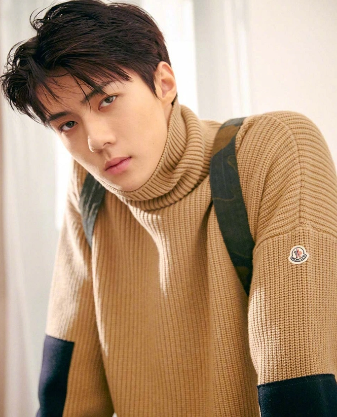 朴灿烈久违亮相登热搜,吴世勋胖了又引争议,拍戏增肌而已!