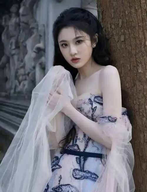 女星张慧雯时尚写真:公主仙女,楚楚动人