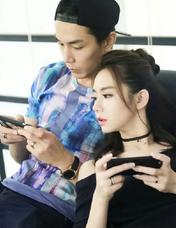 戚薇李承铉加盟《我家小两口》,节目中大秀恩爱,网友:甜掉牙了