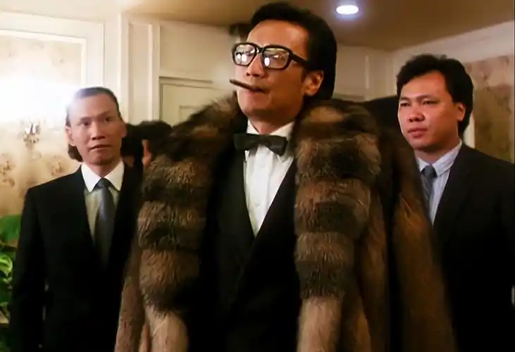 "谢贤"年轻时候有多狂,独霸澳门气势碾压"周润发",当街枪杀警司眼都不