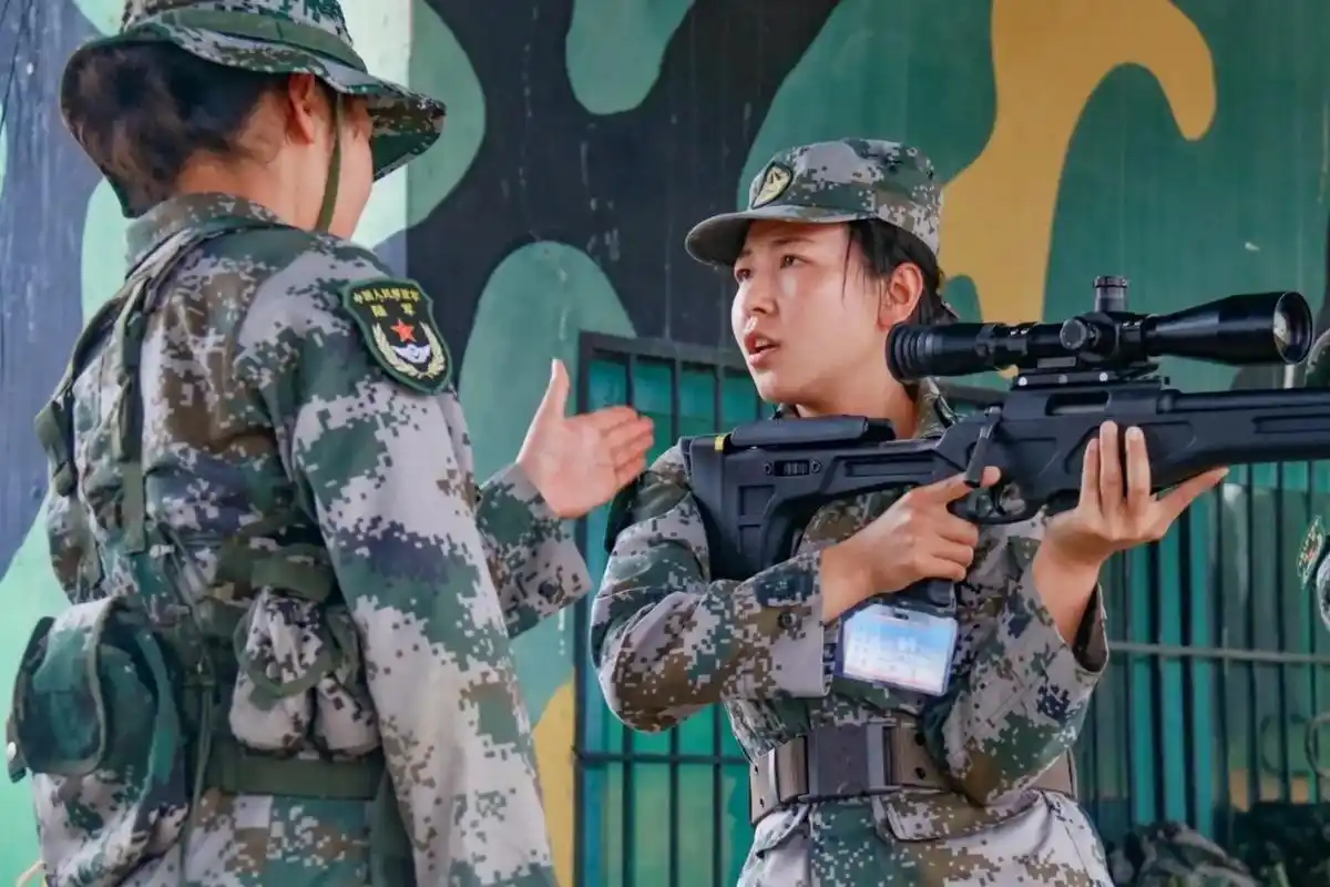 这样的女兵你们会颤抖吗.#中国军人 #若有战召必回 #军旅  - 抖音