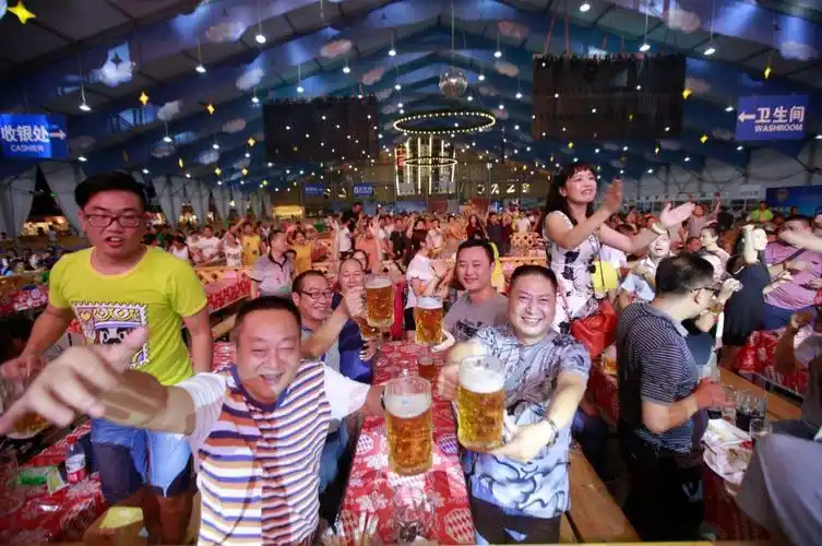 快行漫游狂欢啤酒节