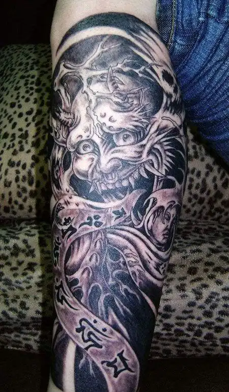 手臂个性阎王纹身图案