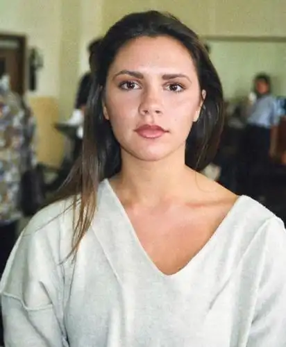 46岁的贝嫂少女感十足这皮肤状态也太好了吧