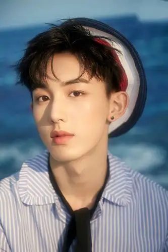 小鲜肉,郭俊辰,明星,演员,手机壁纸小鲜肉郭俊辰夏日写真手机壁纸下载