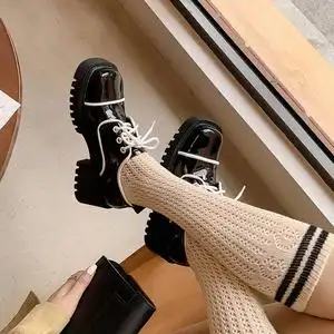 英伦风小皮鞋配的袜子搭配夏季2022年新款黑色松糕厚底真皮单鞋女