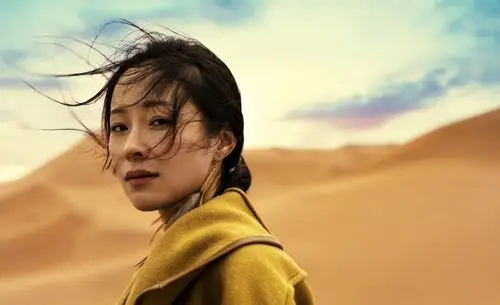 江一燕晒与非洲儿童合照竟拿肤色做文章被网友骂惨了