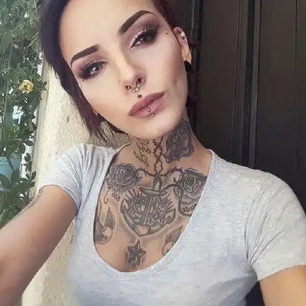 短发纹身美女一组国外欧美短发纹身美女图片欣赏