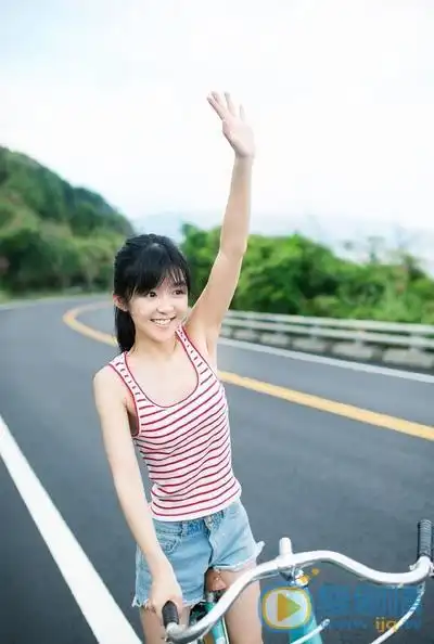 宋伊人路上写真