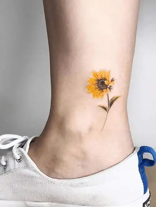 20个优雅的女性脚踝纹身,俏皮又吸引