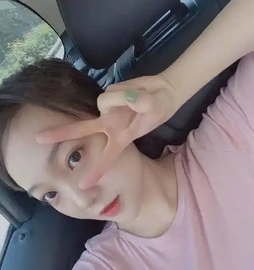 林妙可近照曝光疑减肥成功,婴儿肥脸蛋消失,瘦成巴掌脸尖下巴_变化