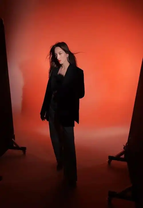 超级爆款的外籍专业服装美女模特——anna k.