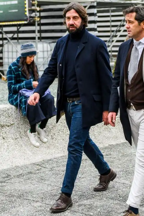 牛仔裤和皮鞋这样搭配,太绝了