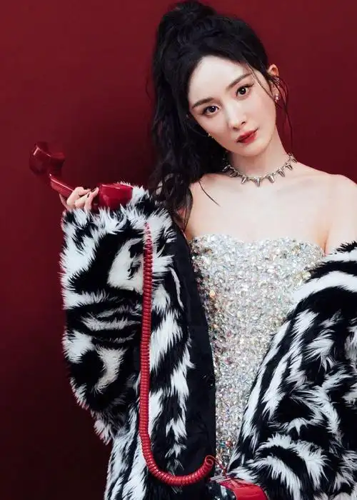 杨幂摇滚甜心造型##杨幂钻石短裙造型