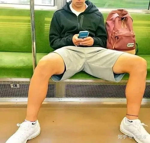 地铁里的男人为什么控制不住下半身?