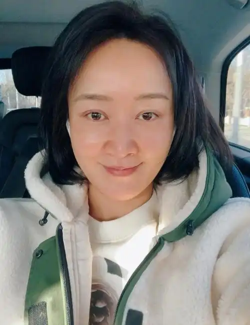 44岁赵子琪素颜照曝光!曾是央视最美主持,总裁老公为其净身出户