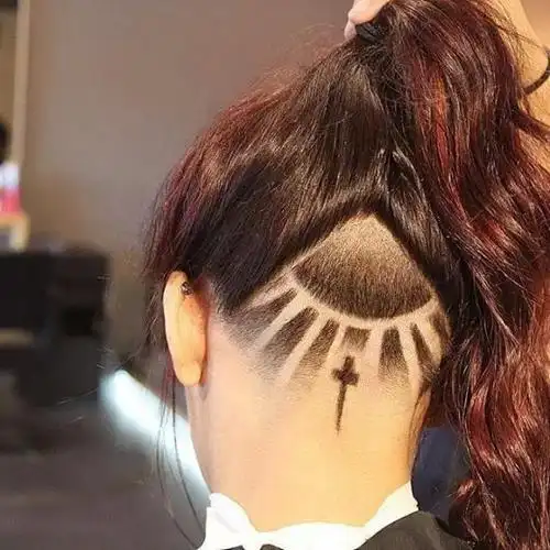 后面的造型可以随你自己的喜欢,可以有自己的设计让后做到发型上,只要