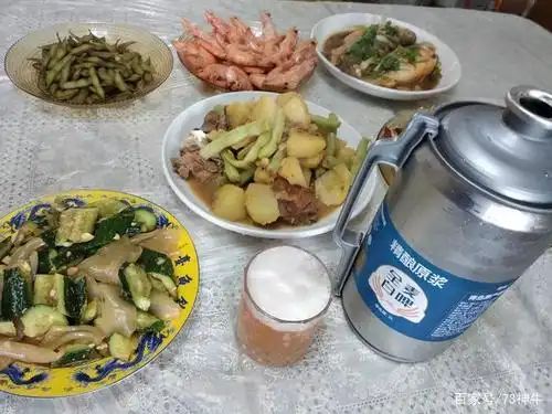 有人说东北人爱喝酒能喝酒,家里平日吃饭都要喝点酒,是真的吗