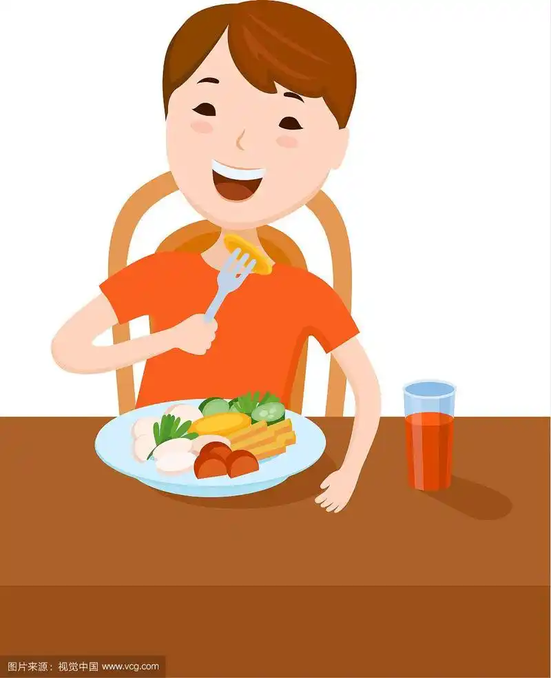 可爱的卡通小男孩在餐桌上吃饭