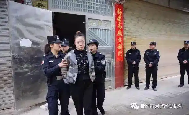刑事拘留犯罪嫌疑人伍某(女)