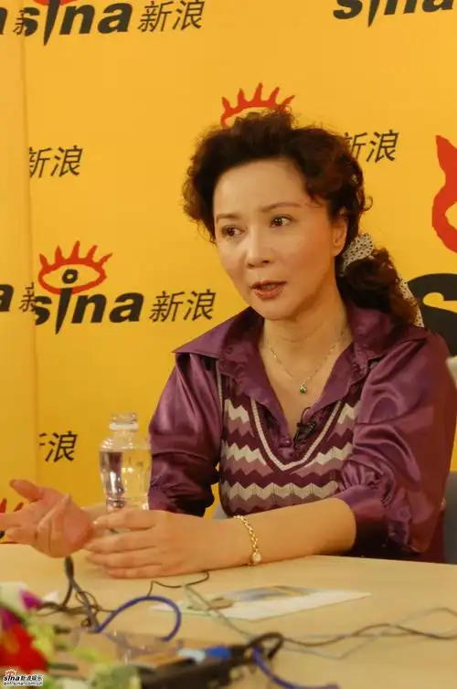 图文:蔡明做客新浪聊天室畅聊